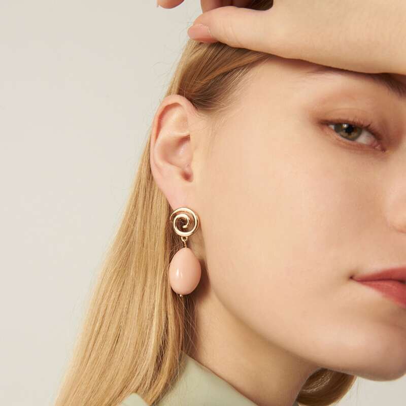 

SPIRAL DANGLE EARRINGS, Pink