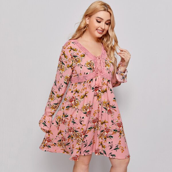 

Plus Tie Neck Bell Sleeve Lace Panel Floral Print Dress, Multicolor