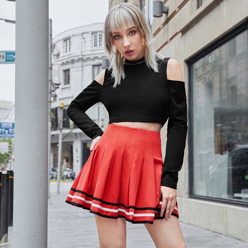 

Cold Shoulder Crop Top, Black