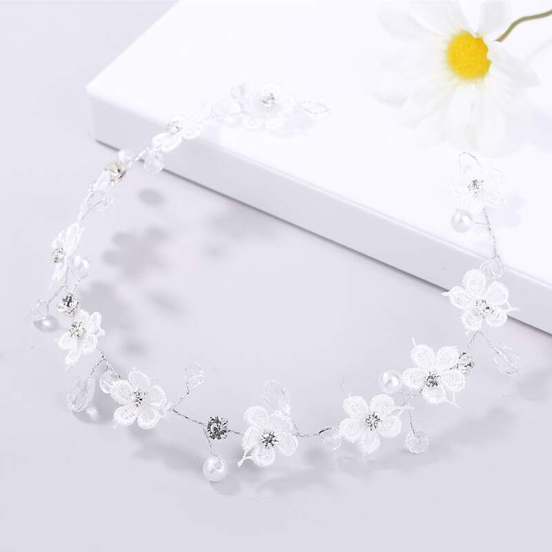 

Rhinestone Detail Flower Design Hair Accessory, White