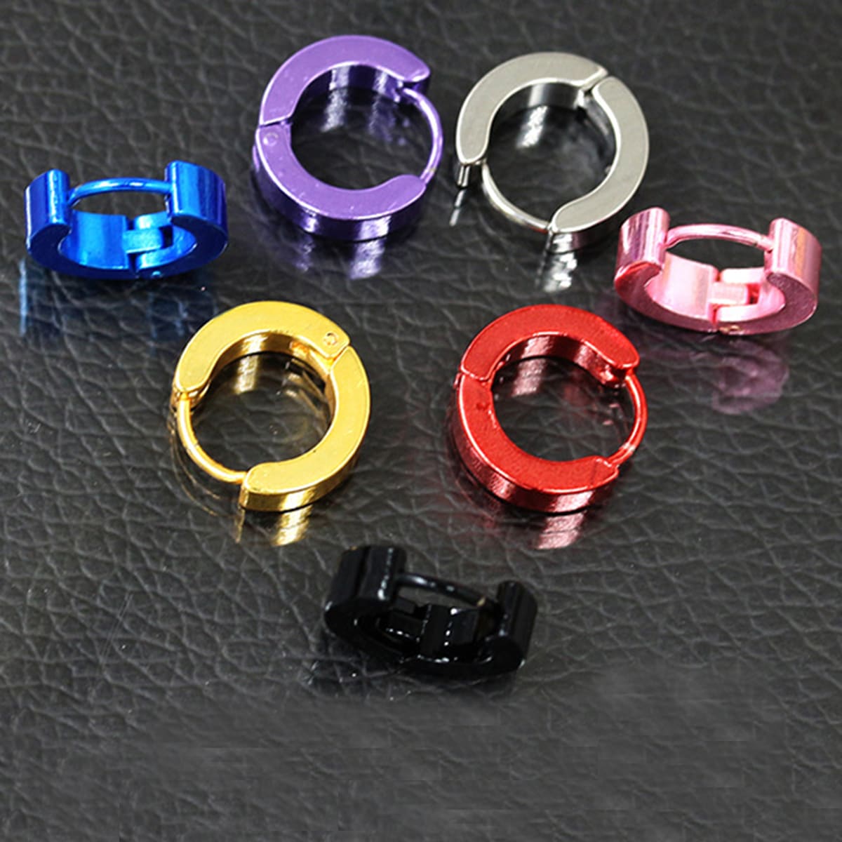

1pc Random Solid Huggie Hoop, Multicolor