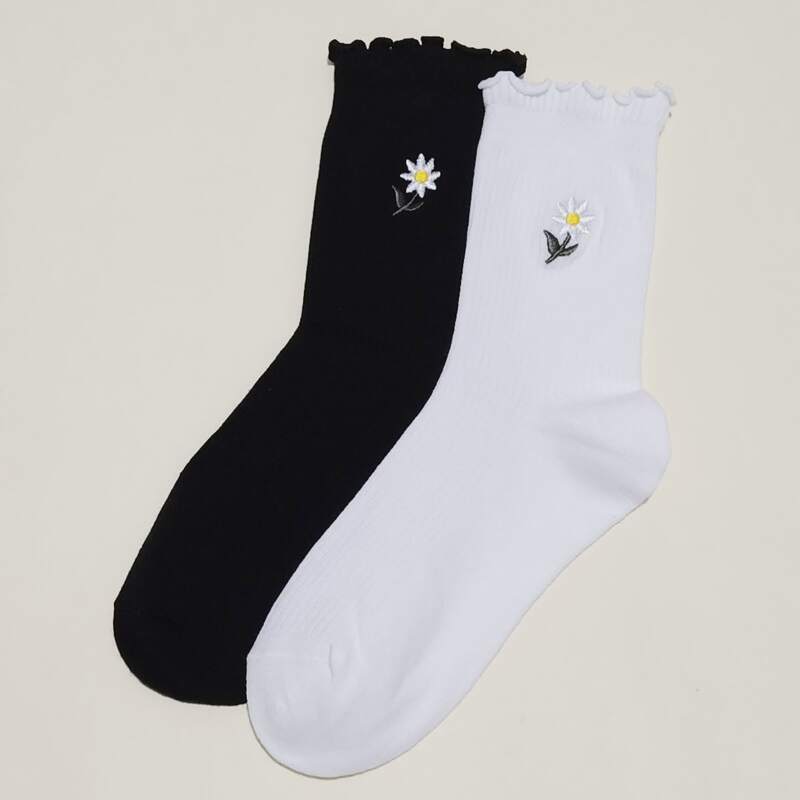 

2pairs Floral Embroidery Lettuce Trim Socks, Black and white