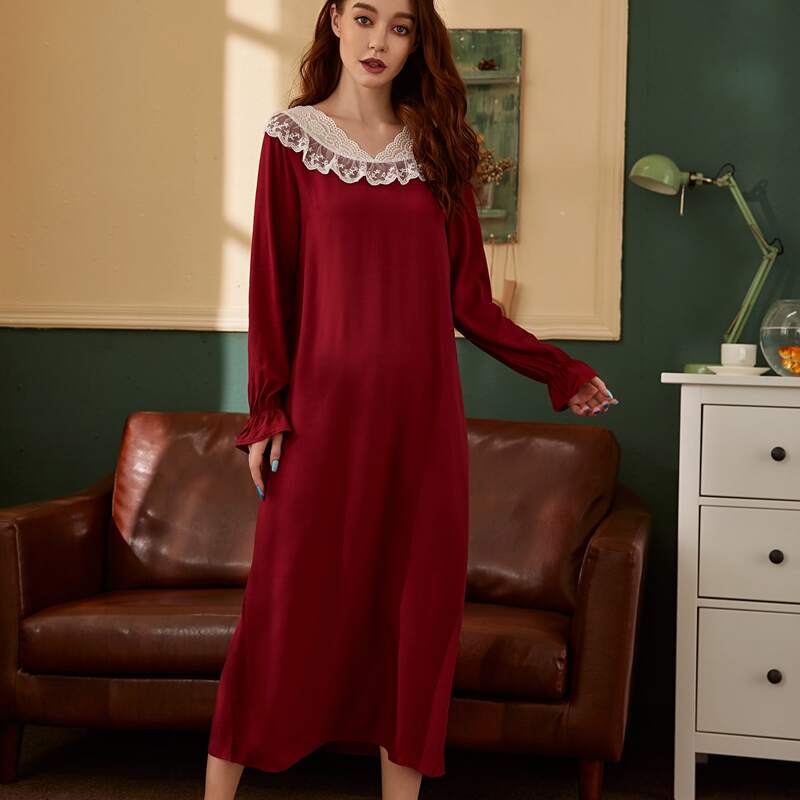 

Contrast Lace Scallop Night Dress, Burgundy