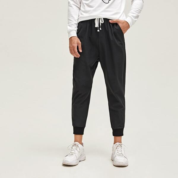 

Men Pocket Front Cropped Pants, Black