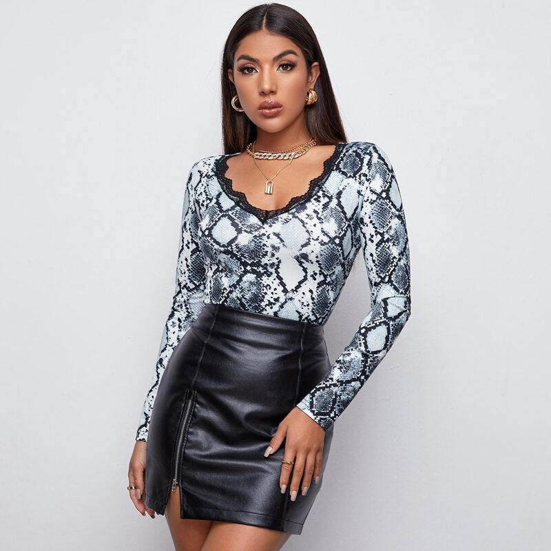 

Lace Trim Snakeskin Slim Crop Tee, Multicolor