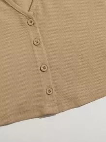 Muchica Top tank con botón delantero de cuello V - Caqui - Ver 5