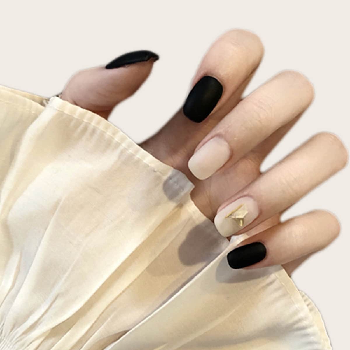 

24pcs Rivet Decor Fake Nail & 1sheet Tape, Multicolor