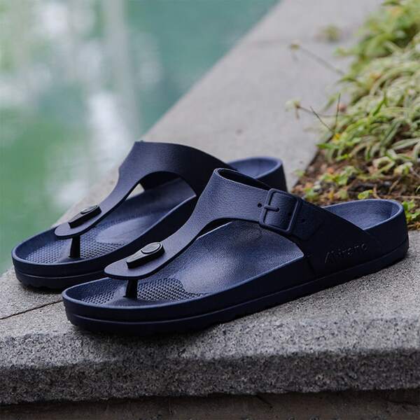 

Men Buckle Decor Flip Flops, Blue
