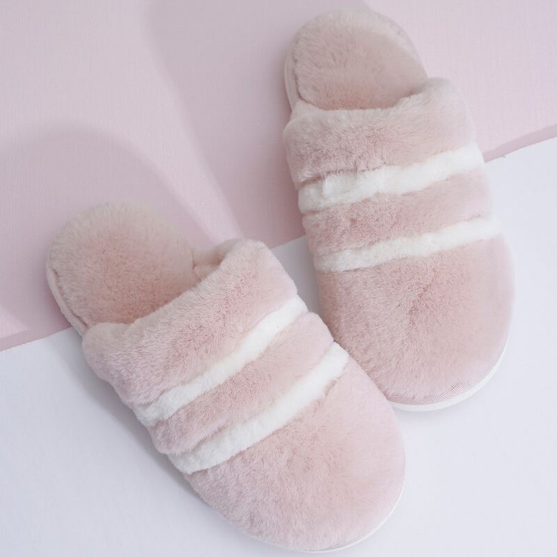 

Round Toe Striped Fluffy Slippers, Pink
