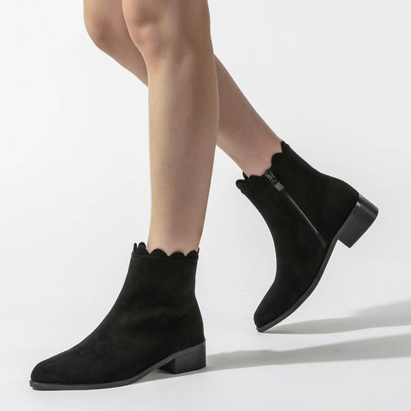 

Scallop Chunky Heeled Boots, Black