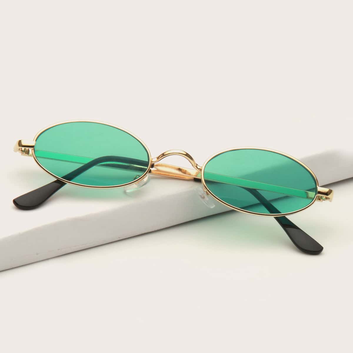 

Metal Oval Frame Sunglasses