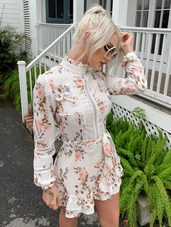 Eilly Bazar فستان مزهر بحزام وبحافة مكشكش بإدخال دانتيل