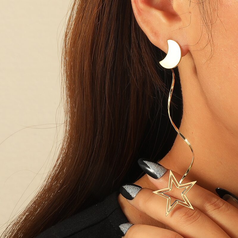 

Moon & Star Decor Earrings, Gold