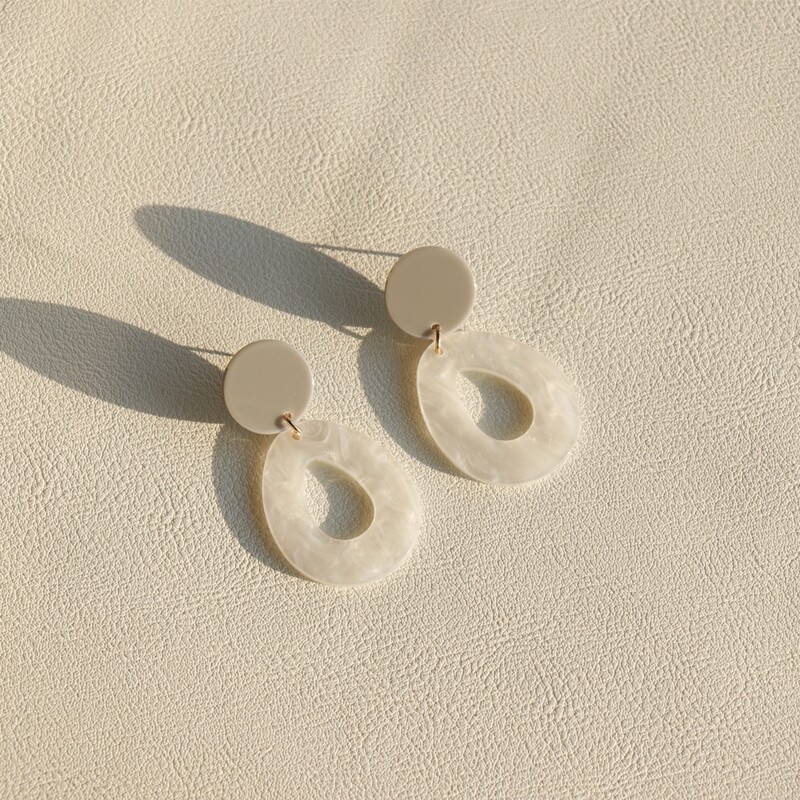 

Acrylic Water Drop Earrings, White