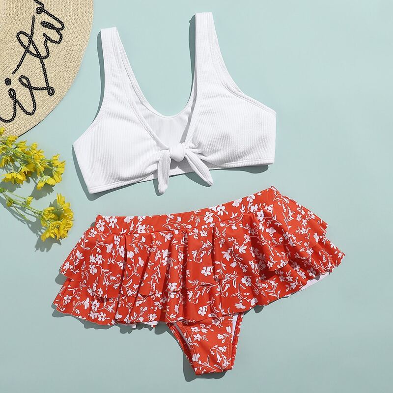

Ditsy Floral Ruffle Bikini Swimsuit, Red and white