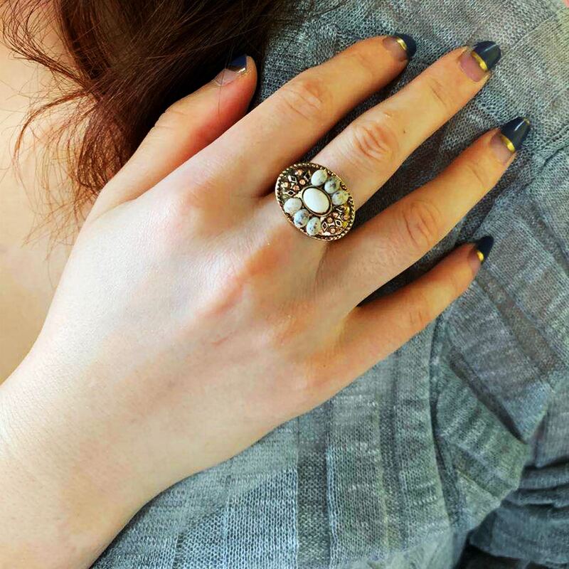 

Vintage Stone Decor Ring, Gold