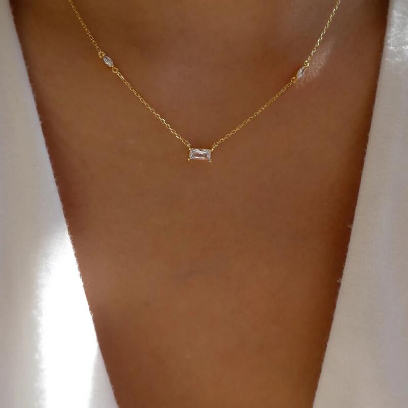 

Rhinestone Decor Necklace, Gold