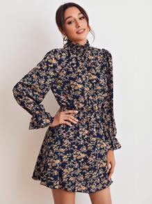 SHEIN Privé Hoa Lộn xộn Nếp uốn Cái cổ tay áo lá sen Đầm Không có thắt lưng Trang phục làm việc - Nhiều màu - Xem 3