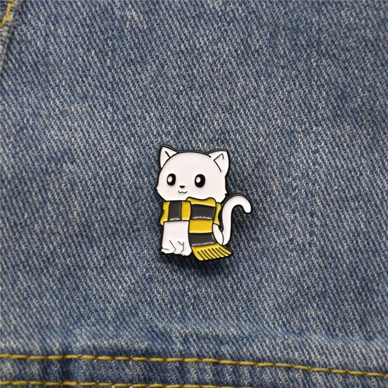 

Animal Design Brooch, White