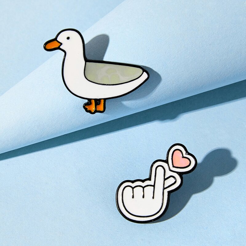 

2pcs Cartoon Duck Brooch, Multicolor