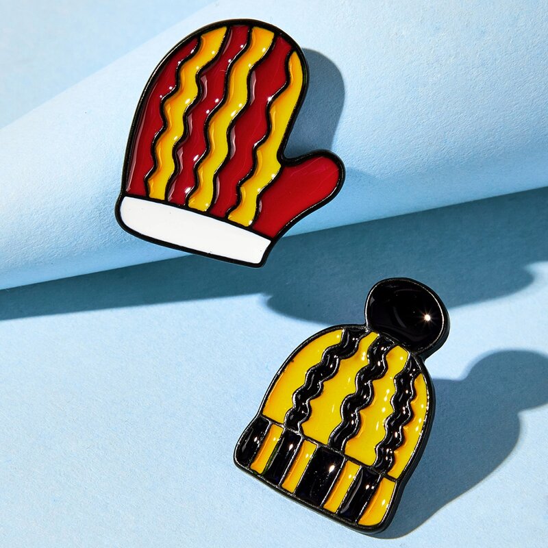 

2pcs Hat & Glove Brooch, Multicolor