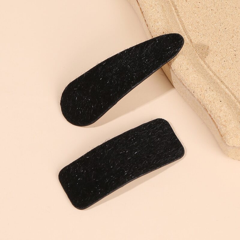 

2pcs Solid Fluffy Hair Clip, Black