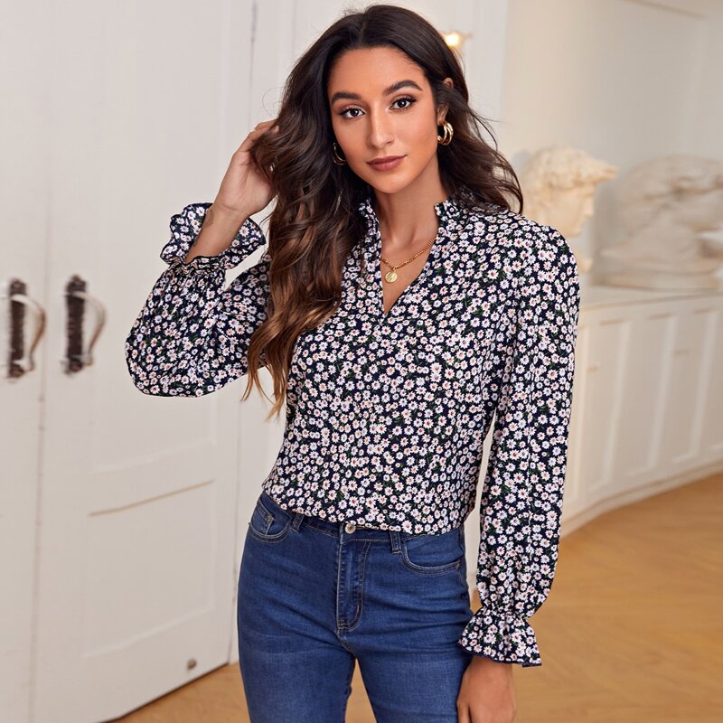 

Daisy Floral Notched Neck Flounce Sleeve Blouse, Navy blue