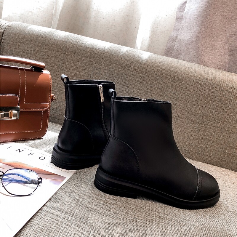 

Minimalist Cap Toe Ankle Boots, Black