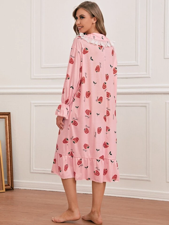 C'est le nouveau Robe de nuit col claudine avec imprimé fraise