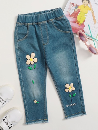بنطلون جينز بحافة خام وبجرافيك عبارة وزهر للبنات الصغار