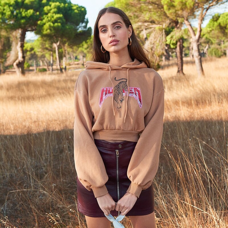 

Lantern Sleeve Leopard & Letter Graphic Crop Hoodie, Apricot