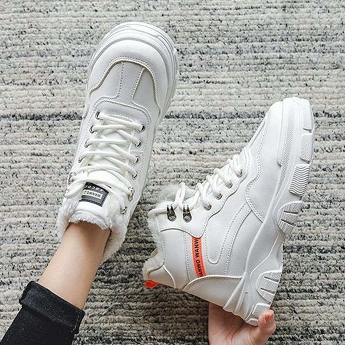 

Lace-up High Top Fluffy Skate Shoes, White
