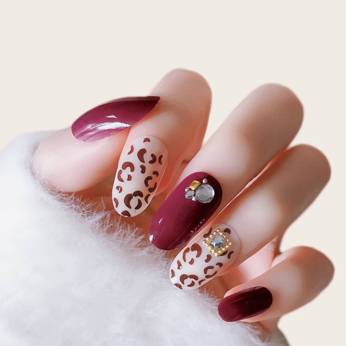 

24pcs Rhinestone Decor False Nail & 1sheet Tape, Red