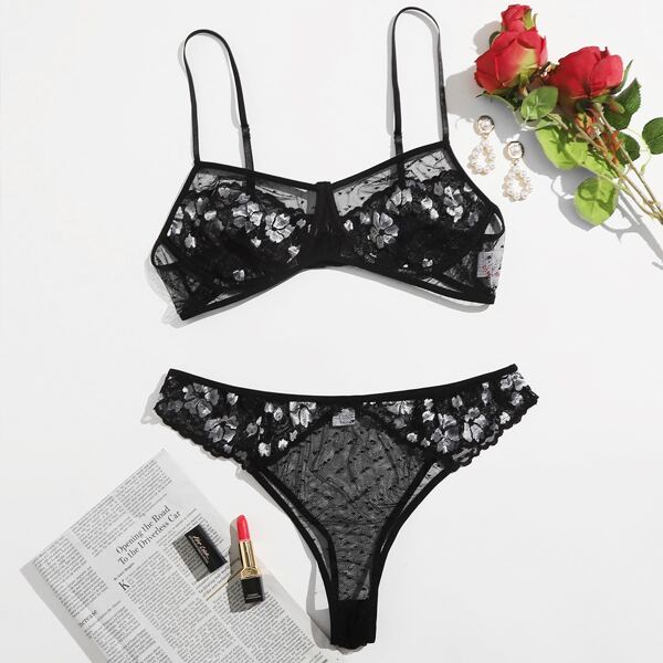 

Plus Floral Lace Mesh Underwire Lingerie Set, Black