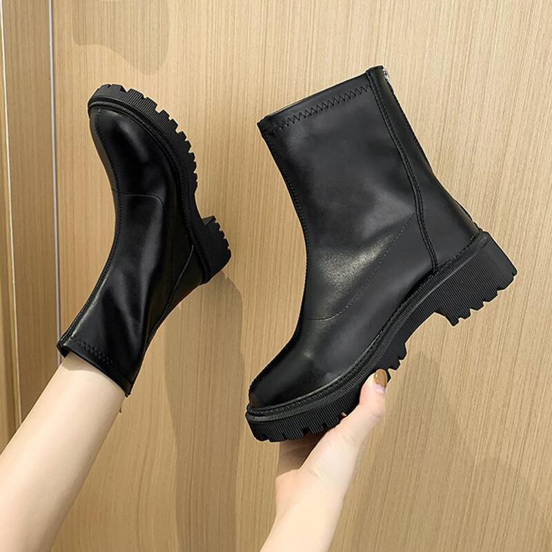 

Minimalist Lug Sole Rain Boots, Black