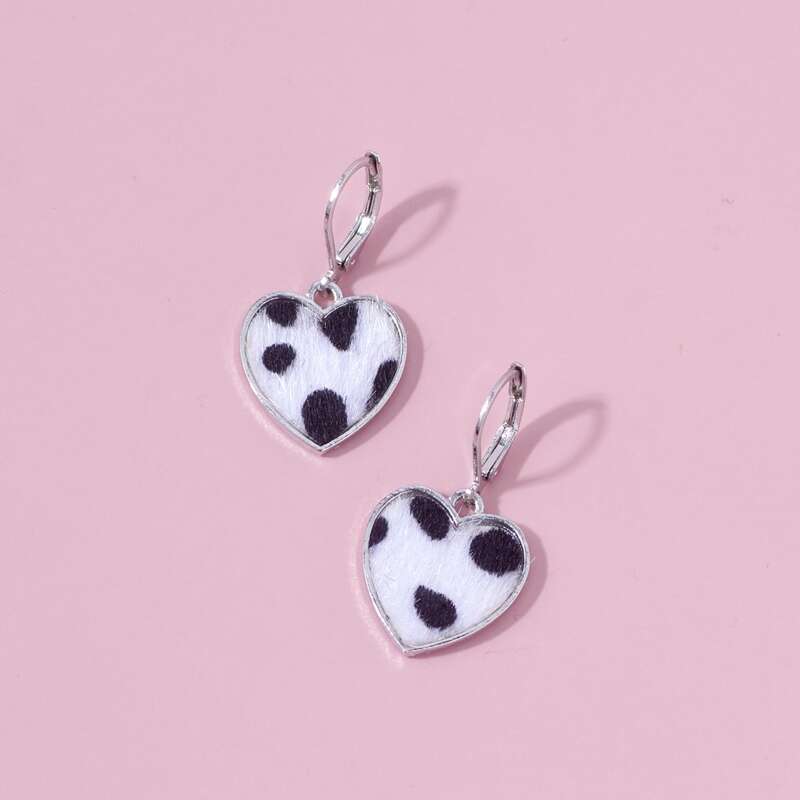 

1pc Cow Pattern Heart Design Dangle Earring, Black and white