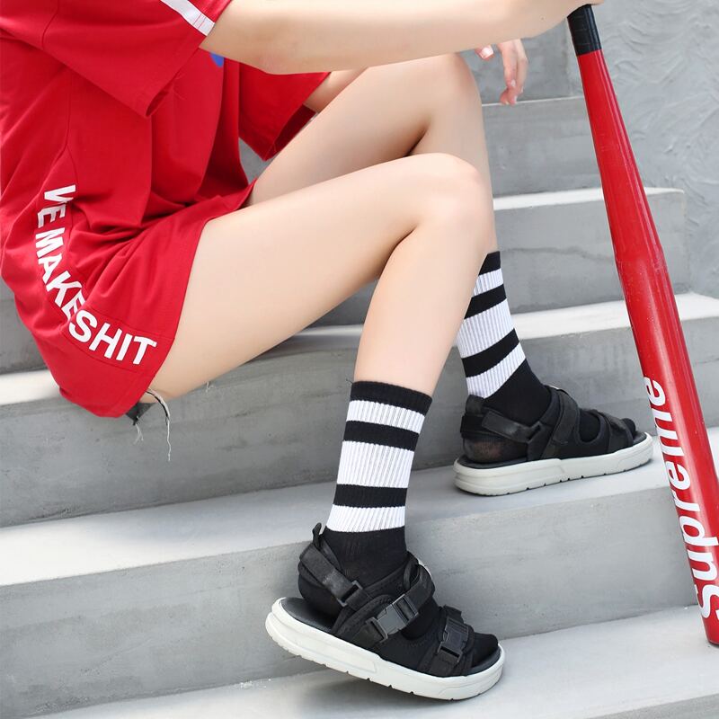 

1pair Stripe Socks, Multicolor