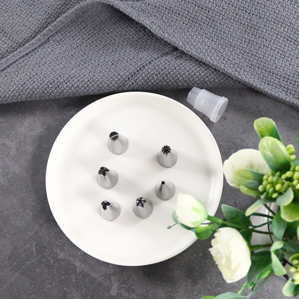 

6pcs Piping Nozzle & 1pc Converter, Silver