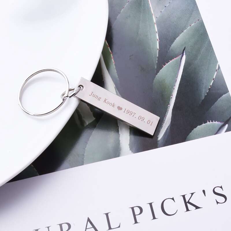 

1pc Jung Kook Keychain, Silver