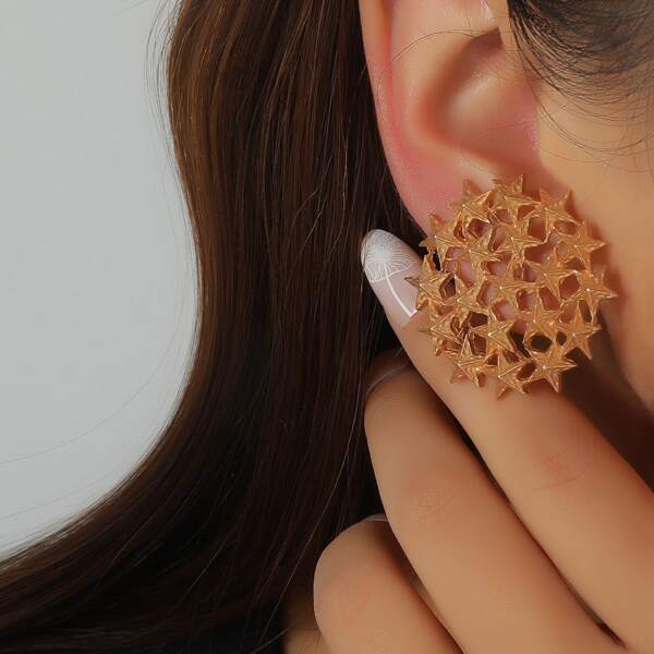 

Star Decor Round Design Stud Earrings, Gold