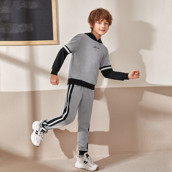 

Boys Letter Graphic Color Block Hoodie & Side Stripe Sweatpants Set, Grey