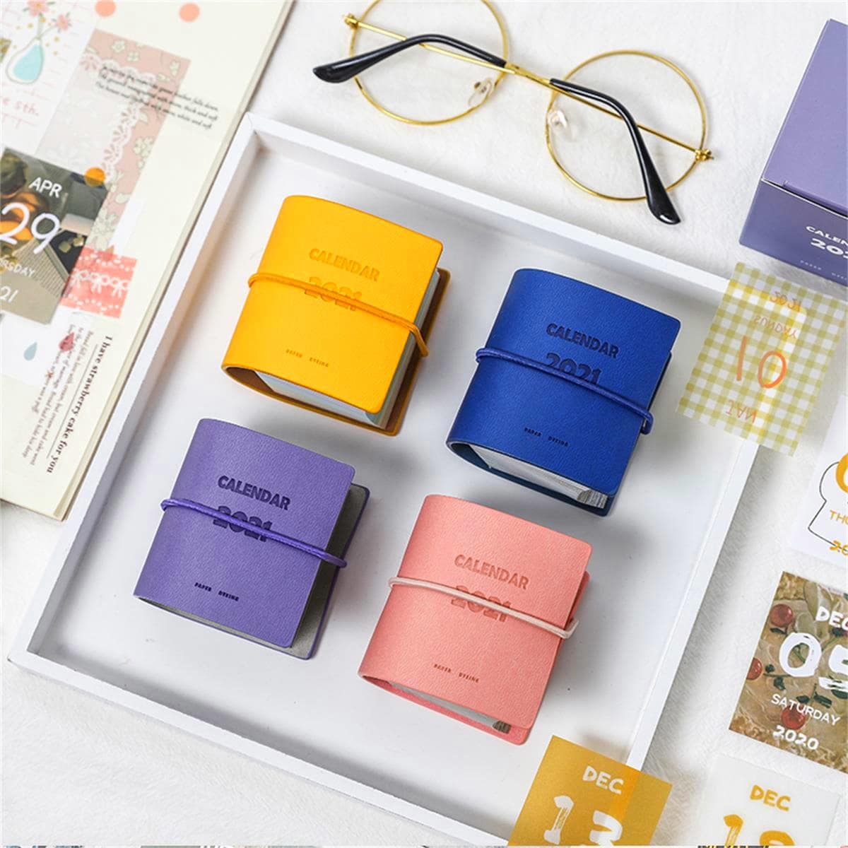 

1pc Calendar Design Random Material Paper, Multicolor