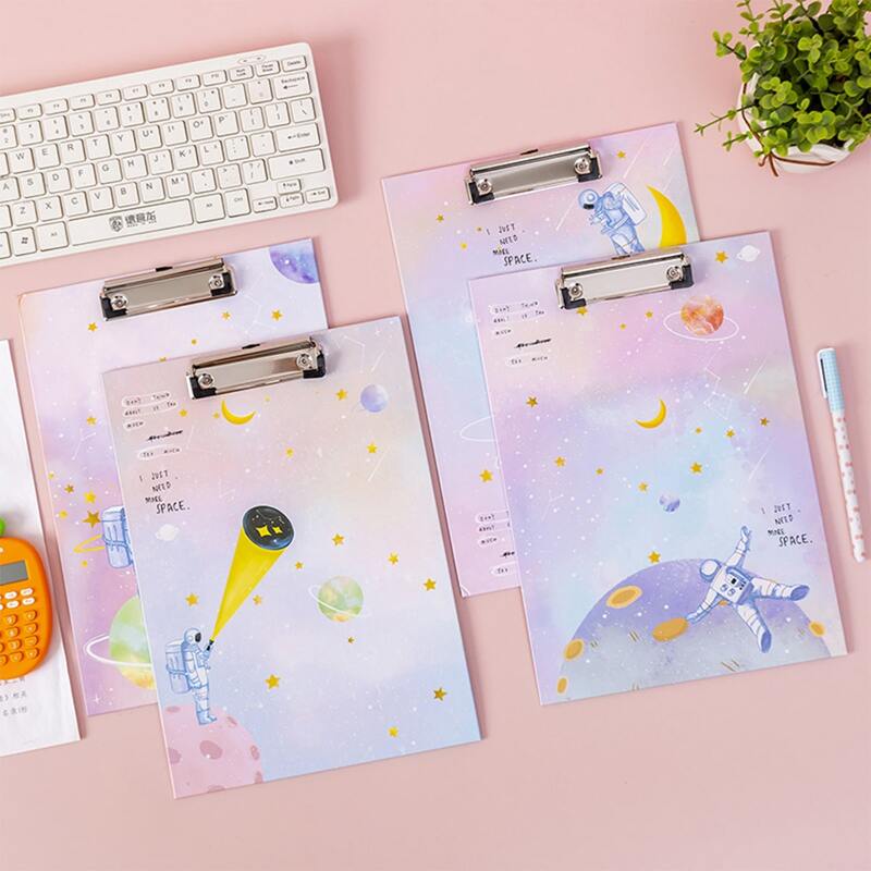 

1pc Random Astronaut Print Clipboard, Multicolor