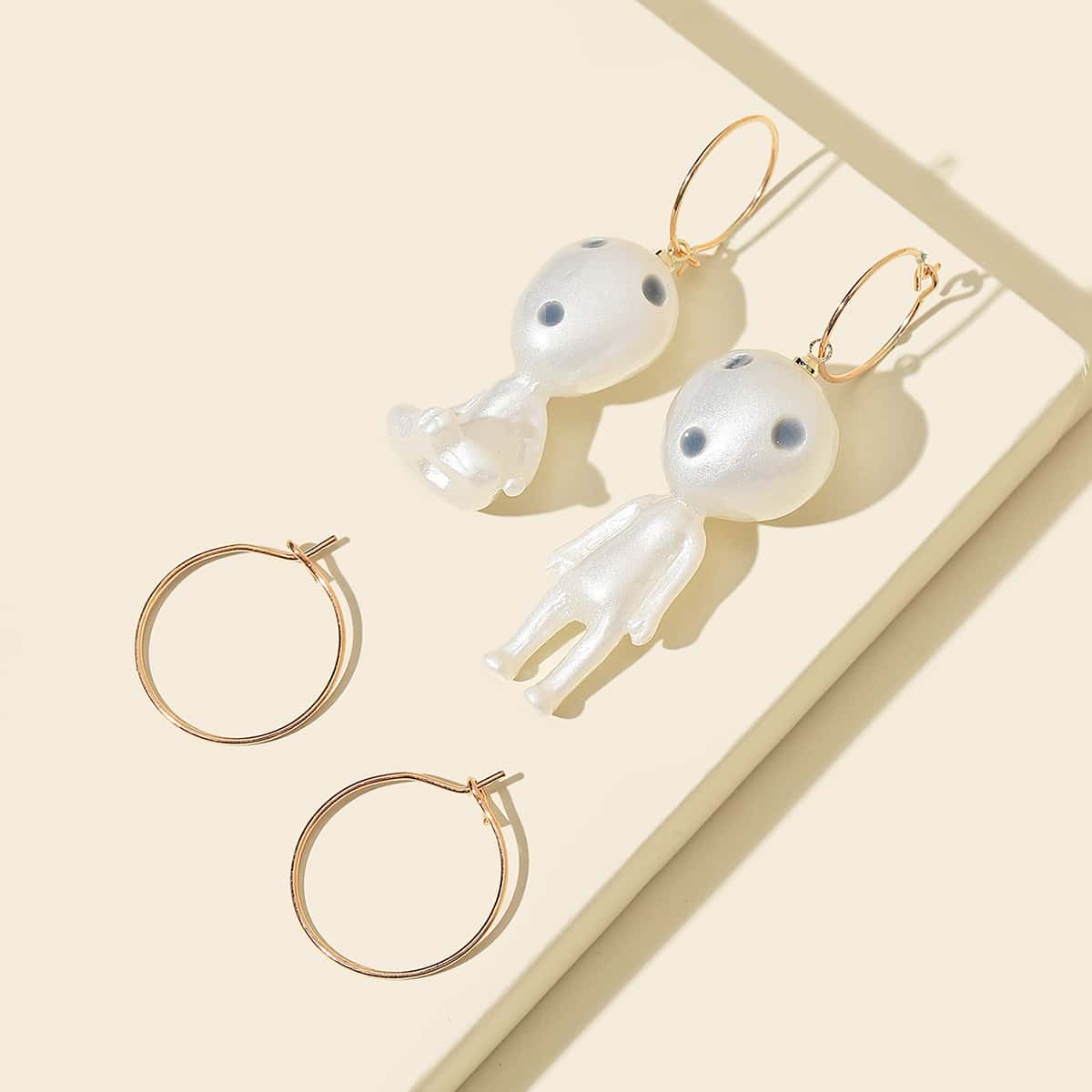 

2pairs Figure Design Earrings, White