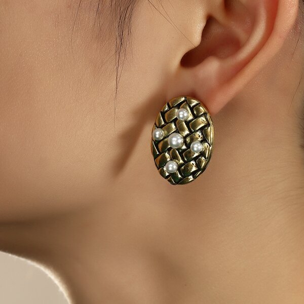 

Faux Pearl Decor Stud Earrings, Bronze