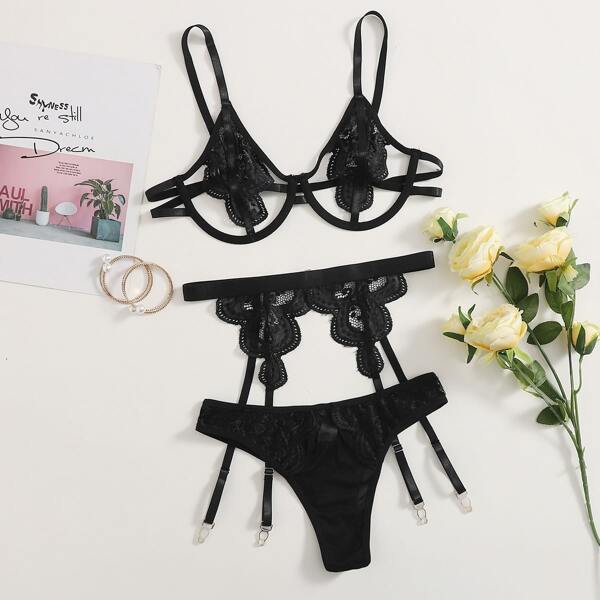 

Scallop Lace Underwire Garter Lingerie Set, Black