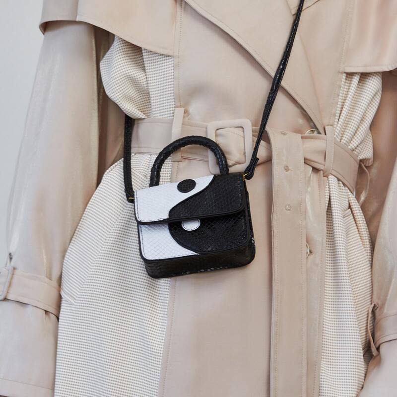 

SNAKESKIN EMBOSSED BAGUA CROSSBODY BAG, Black and white