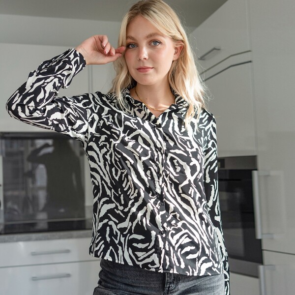 

Single Breasted Zebra Striped Blouse, Black and white