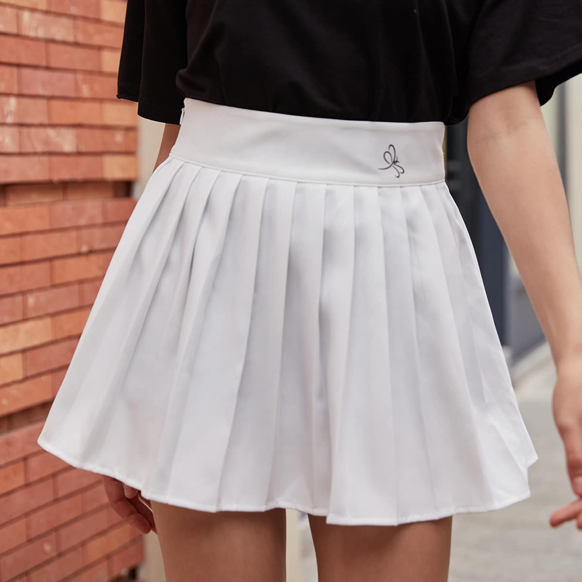 

Dragonfly Graphic Pleated Skirt, White