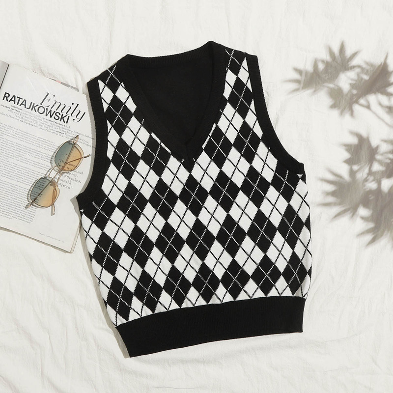 

Argyle Pattern Sweater Vest, Black and white